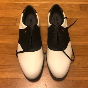 Men’s Spikless golf shoe (size 13)